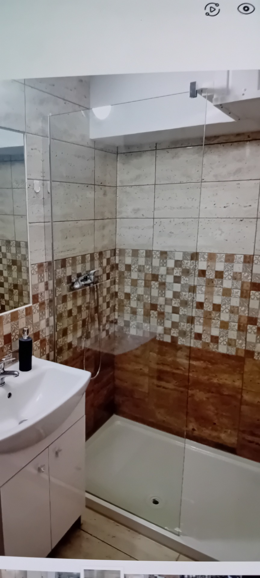 Walk-in zuhanyfal egyedi méretben